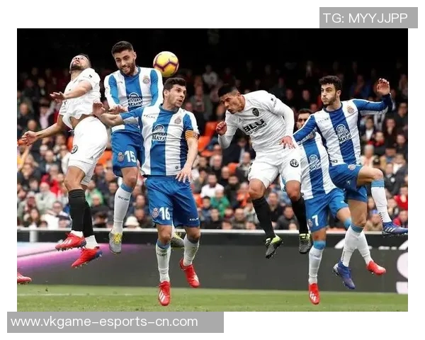 友谊赛精彩对决波尔图与多特蒙德战成平局引发全场热烈反响